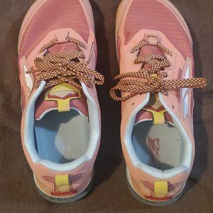 Women's Altra Lone Peak 5 Shoes size 10